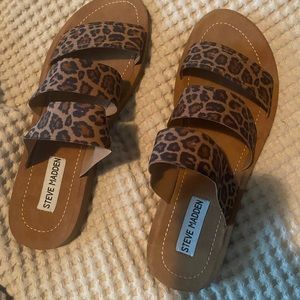 Adorable Steve Madden sandals! Never worn! Size 8!